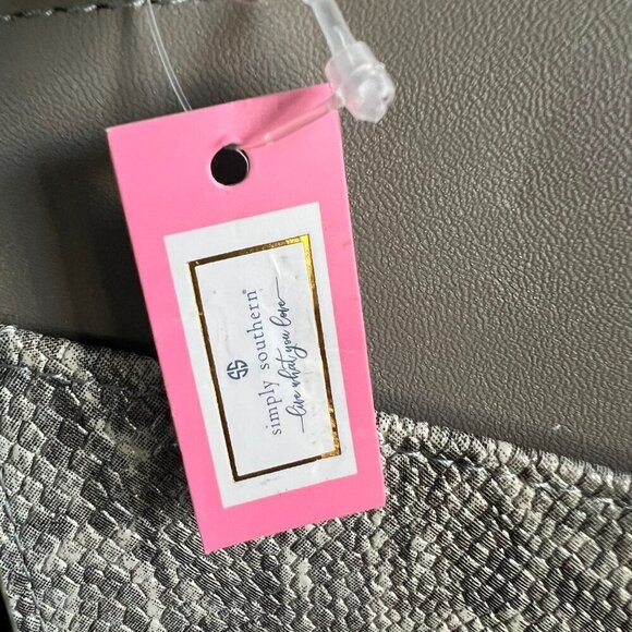 NWT Simply Southern Snakeskin Wristlet Clutch Gray Snakeskin Animal Print Wallet - Picture 10 of 13